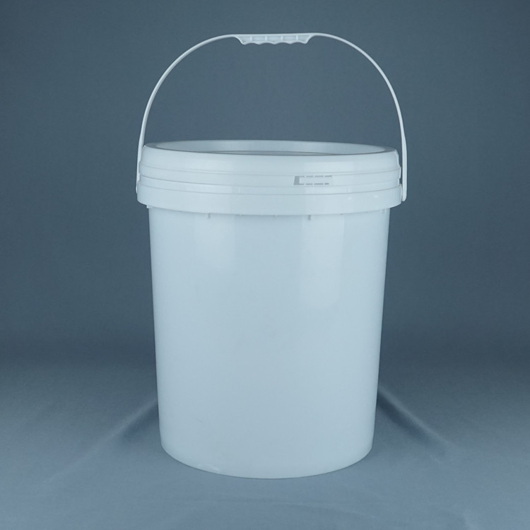 Các thùng hóa chất tròn với dung lượng khác nhau và nắp an toàn để lưu trữ hóa chất