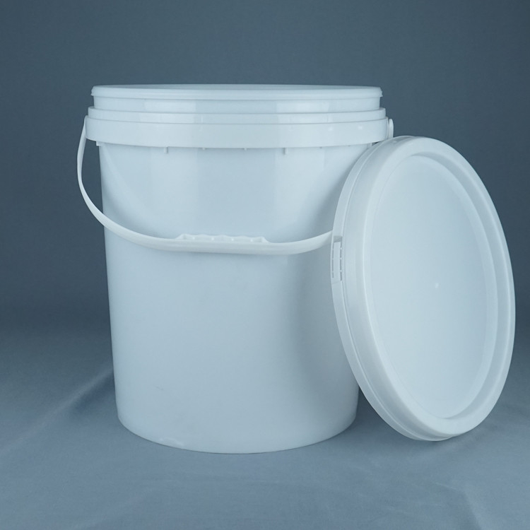Các thùng hóa chất tròn với dung lượng khác nhau và nắp an toàn để lưu trữ hóa chất