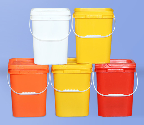 Chất hóa học chống lại bình nhựa hình vuông màu trắng với tay cầm và nắp