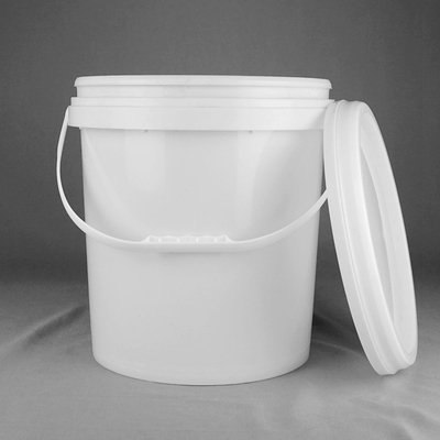 Chất liệu nhựa bền và nhẹ 5 gallon