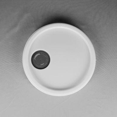 Bao bì sơn Thùng nhựa 20 lít màu trắng có thể xếp chồng lên nhau với tay cầm bằng kim loại